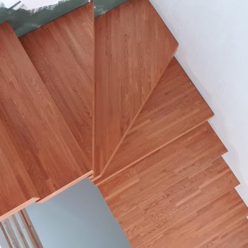 Promax - Serramenti e carpenteria - Scala a sbalzo con tasche in legno di rovere tinto 5